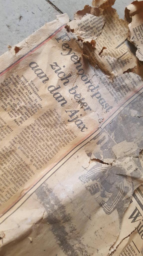 Oude krant gevonden in het huis